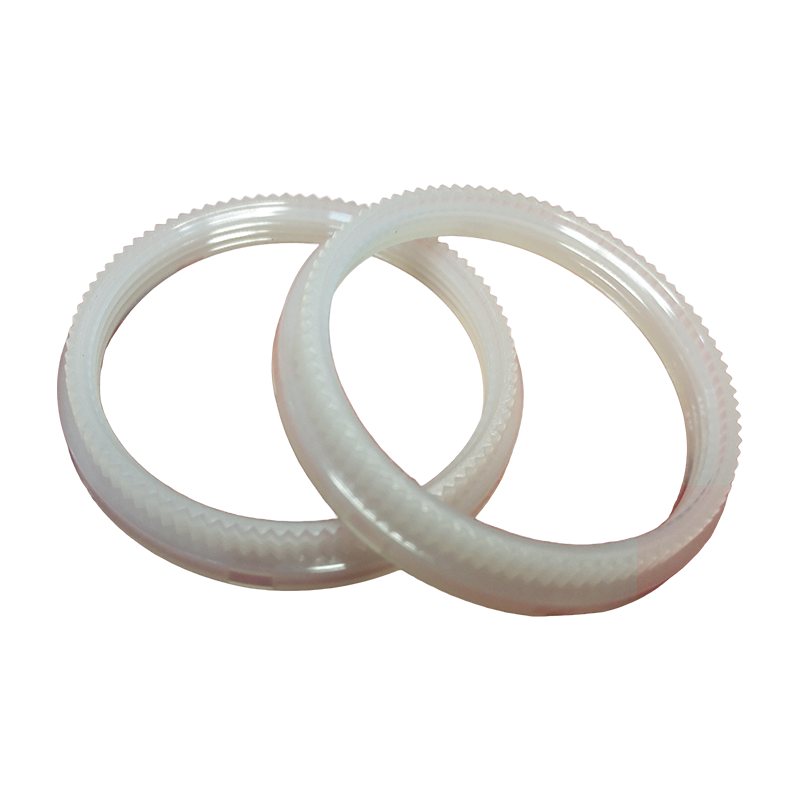 Spritzgussteil mit Schraubenmutter aus Kunststoff